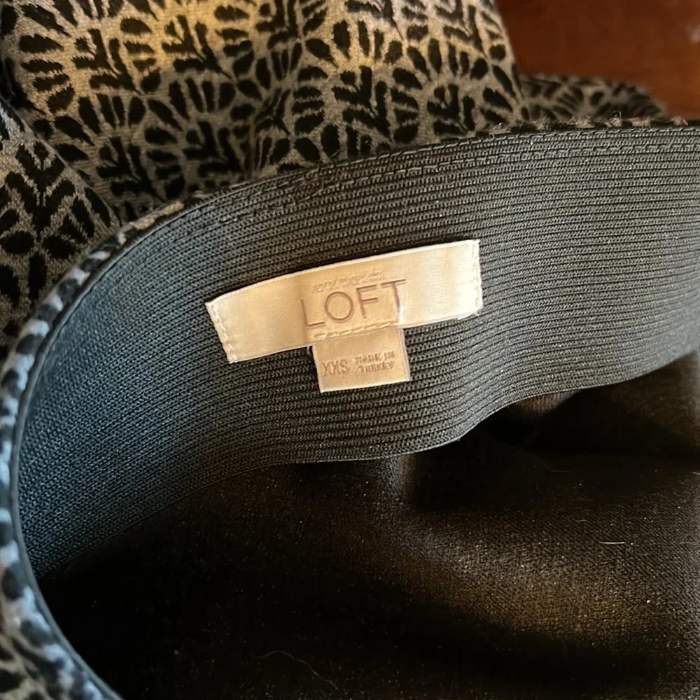 LOFT pull on skirt
